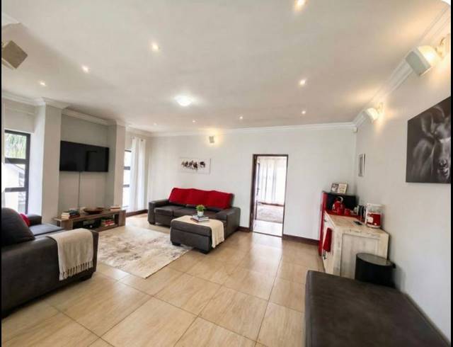 4 BEDROOM HOUSE FOR SALE IN ZAMBEZI COUNTRY ESTATE